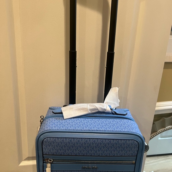 MICHAEL Michael Kors Travel Small Pacific Blue signature Suitcase - Picture 2 of 11